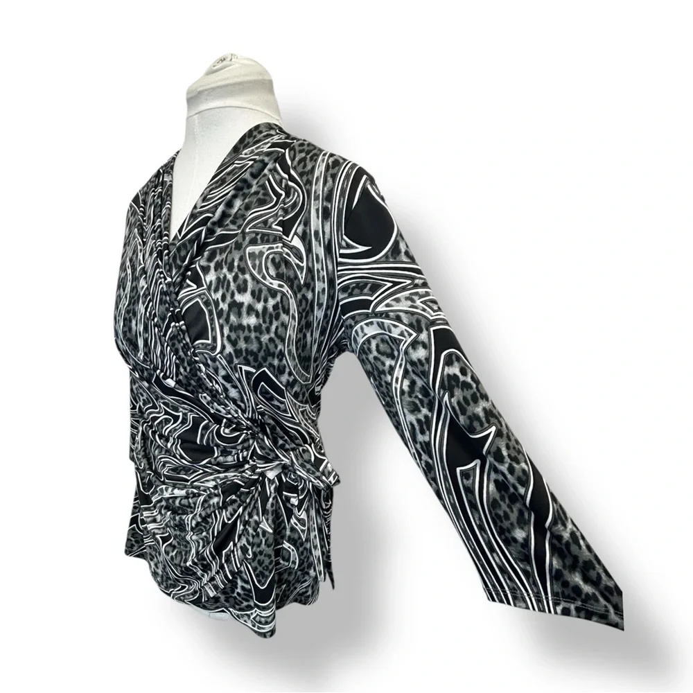Carmen Marc Valvo Women’s 3/4 Sleeve Wrap Blouse Abstract Leopard Black/White L - Picture 4 of 10